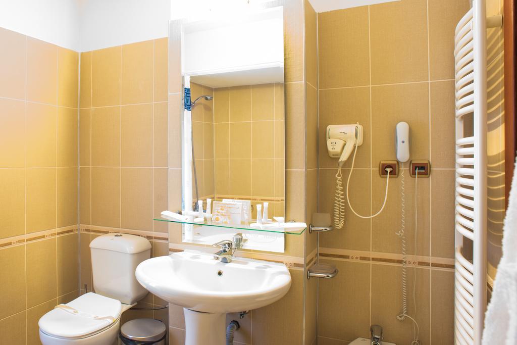 Hotel Maria Botoşani Esterno foto